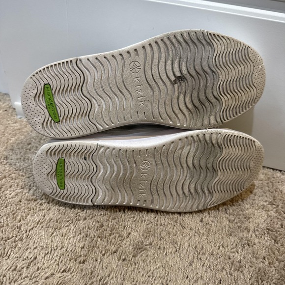 Kizik Shoes Mens Size 7.5 White Leather Hands Free Lace Comfort Casual Sneakers - Picture 8 of 10